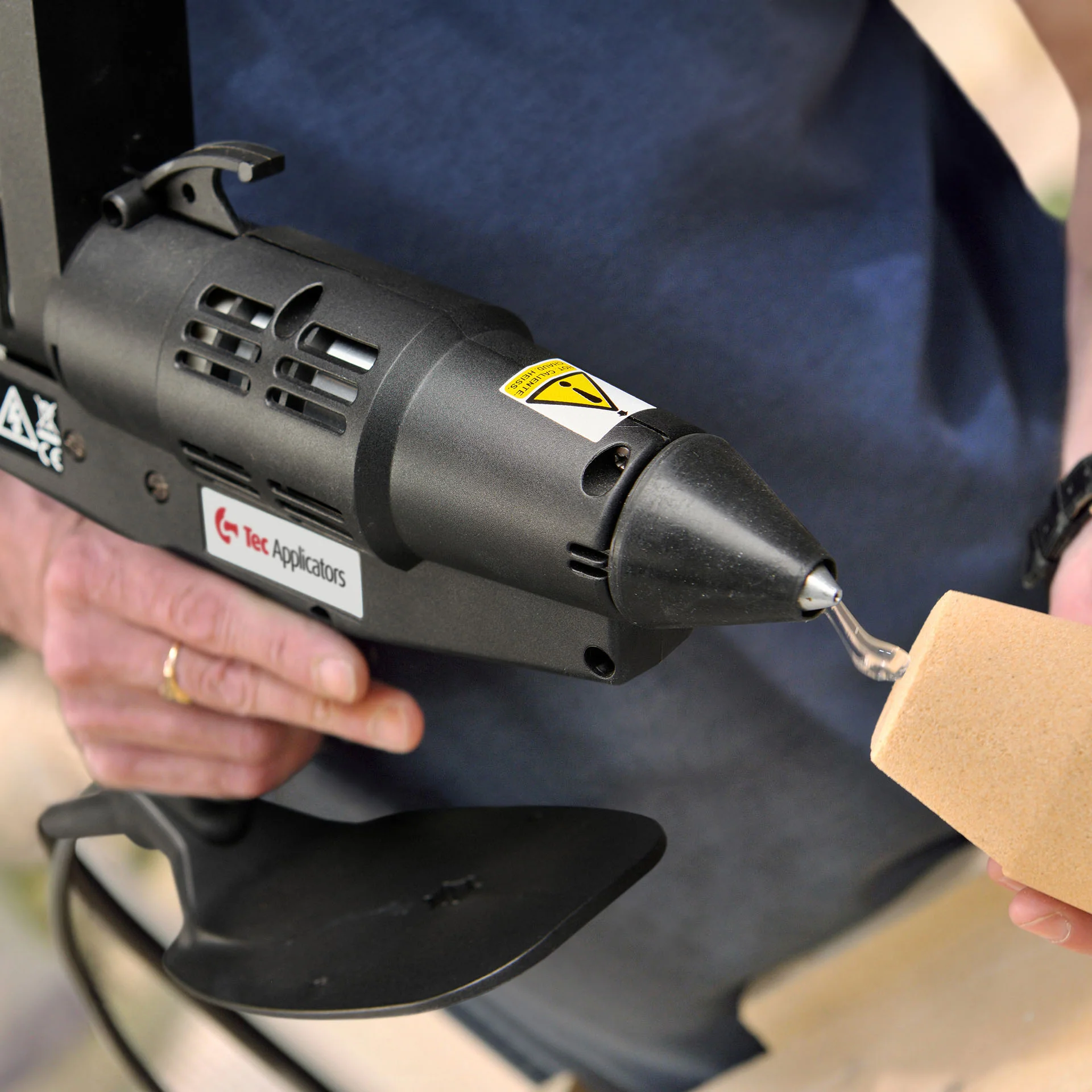 Power Adhesives Tec 7100 Pneumatic Glue Gun - Image 4